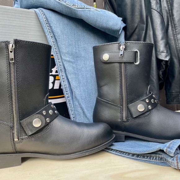 Custom BiLT Women's Scarlet Leather Boots - Picture 3 of 5